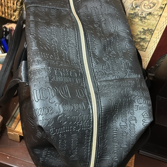 Juicy Couture Lg. Weekender Bag Black Faux Leather w Zip Coin Purse 17”x11”x8” - Picture 6 of 17